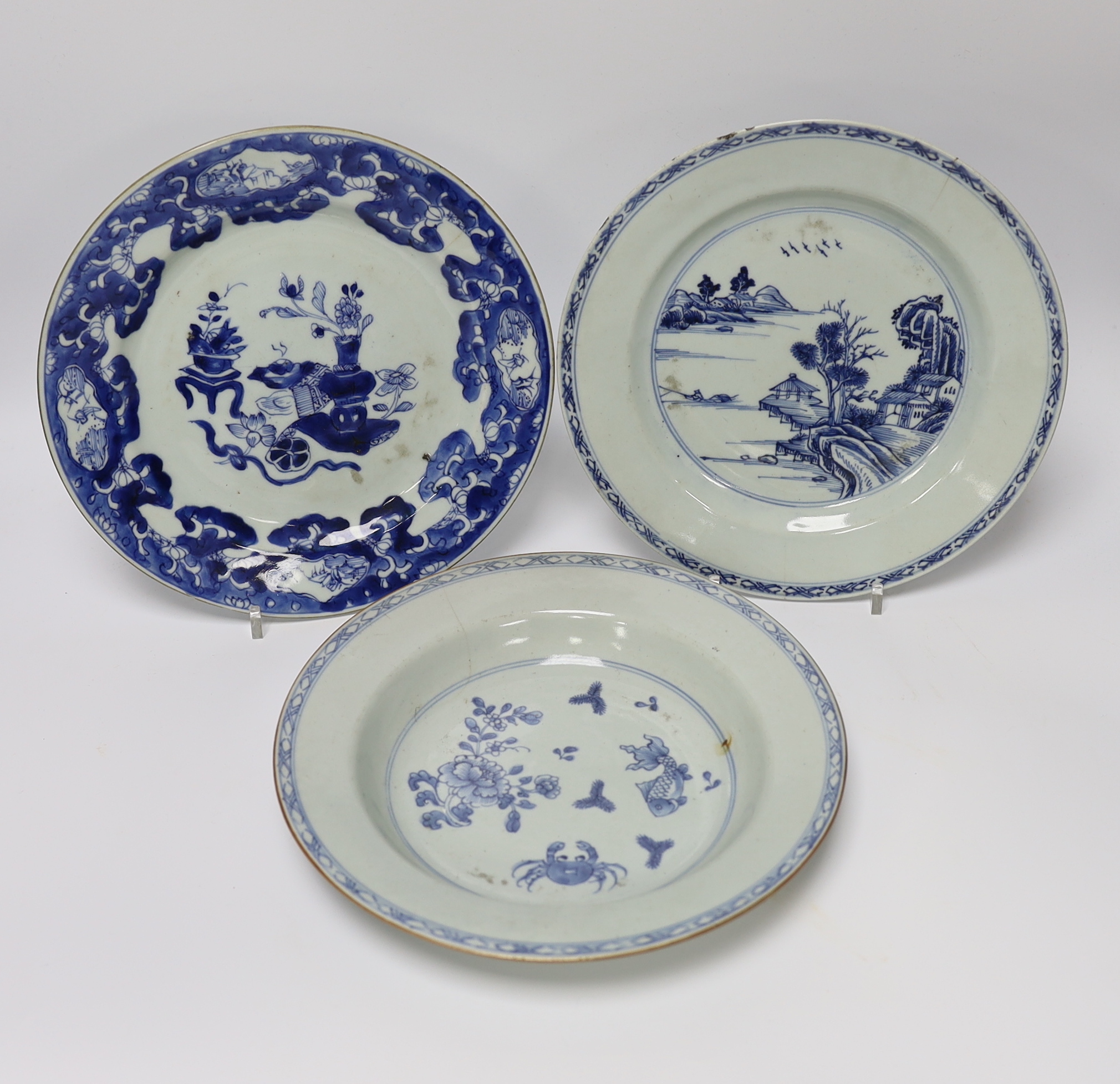 Three 18th century Chinese blue and white plates, 23cm in diameter